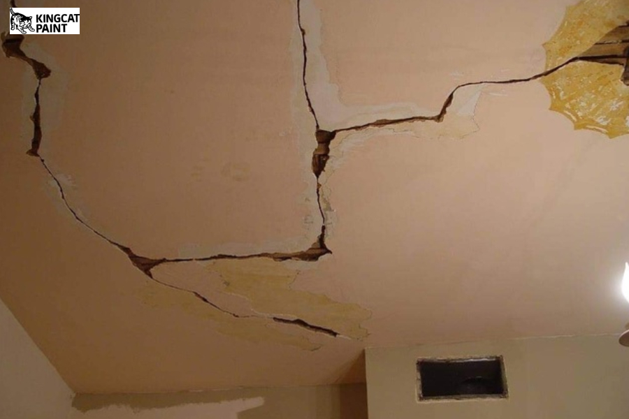 Các vết nứt sâu làm ảnh hưởng nghiêm trọng đến tường