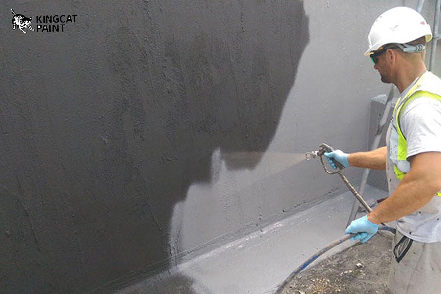 Phun lớp sơn chống thấm bảo vệ công trình